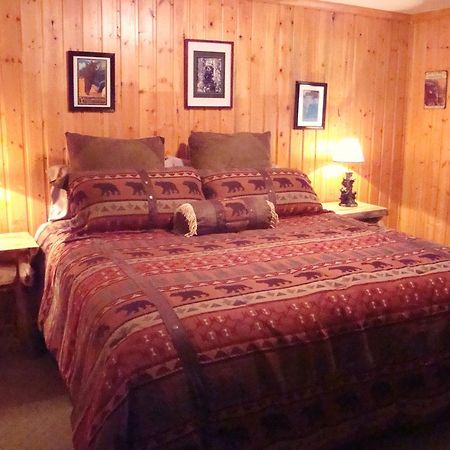 ווסט ילוסטון Yellowstone Wildlife Cabins מראה חיצוני תמונה