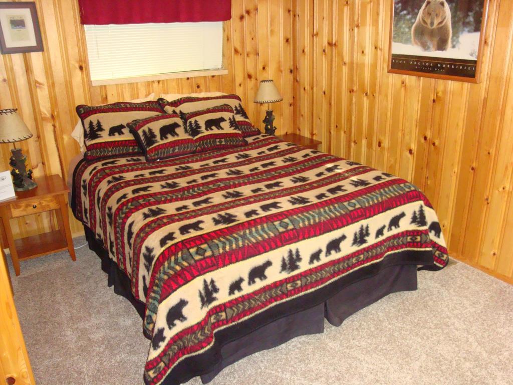 ווסט ילוסטון Yellowstone Wildlife Cabins מראה חיצוני תמונה