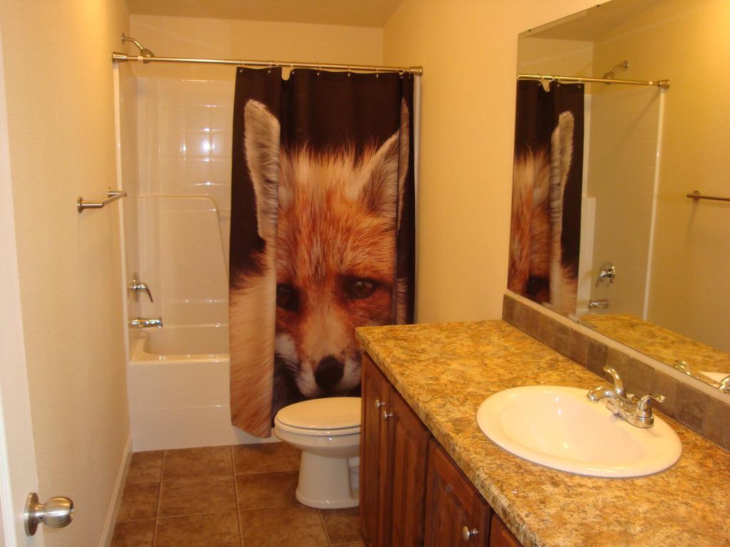 ווסט ילוסטון Yellowstone Wildlife Cabins מראה חיצוני תמונה