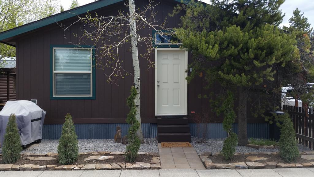 ווסט ילוסטון Yellowstone Wildlife Cabins מראה חיצוני תמונה