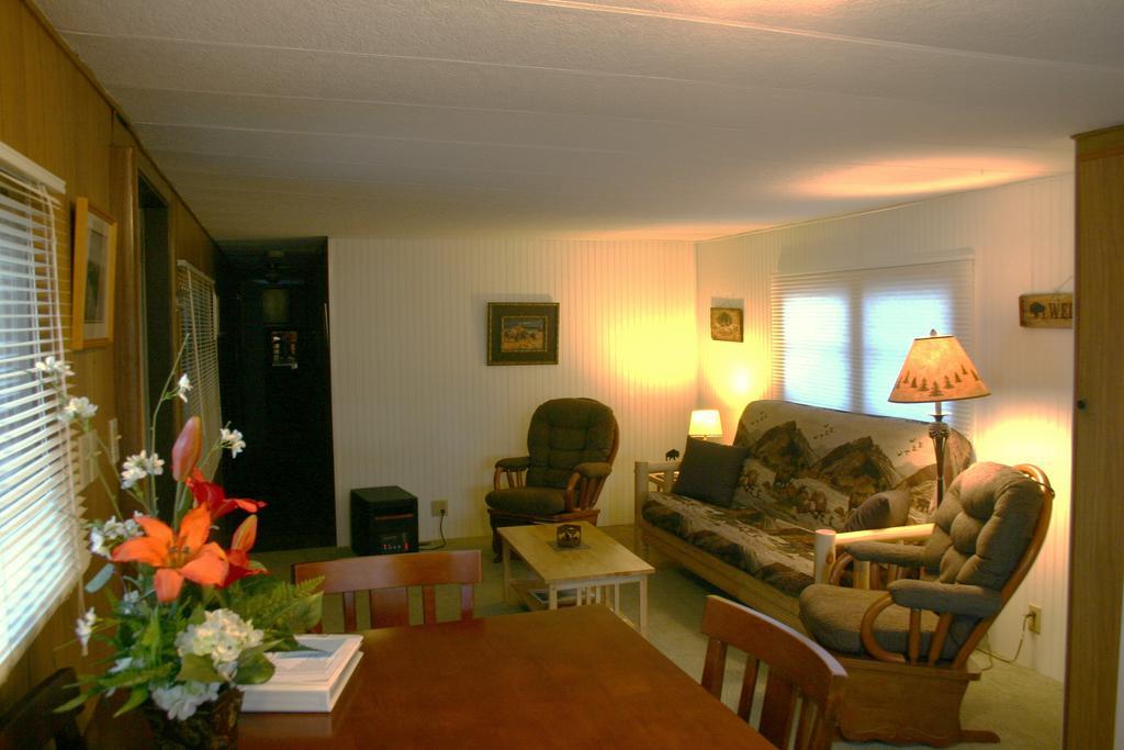ווסט ילוסטון Yellowstone Wildlife Cabins מראה חיצוני תמונה