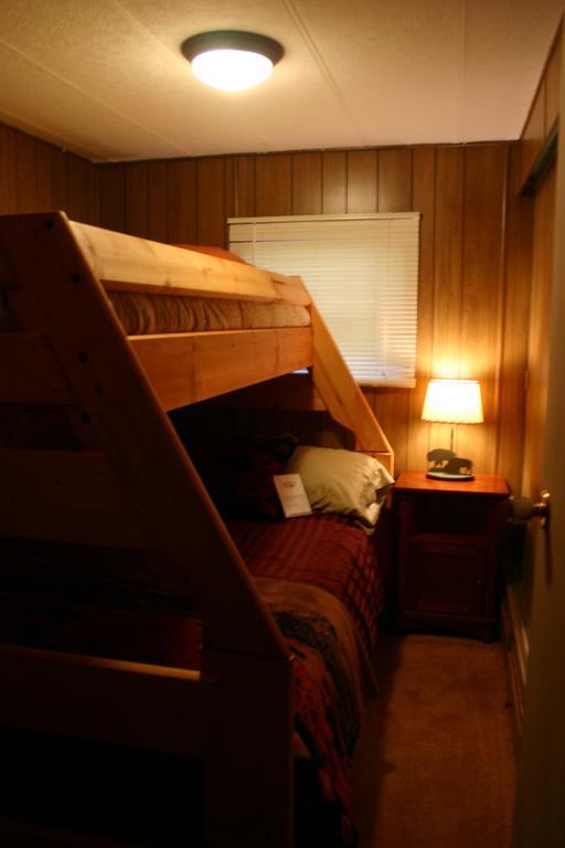 ווסט ילוסטון Yellowstone Wildlife Cabins מראה חיצוני תמונה