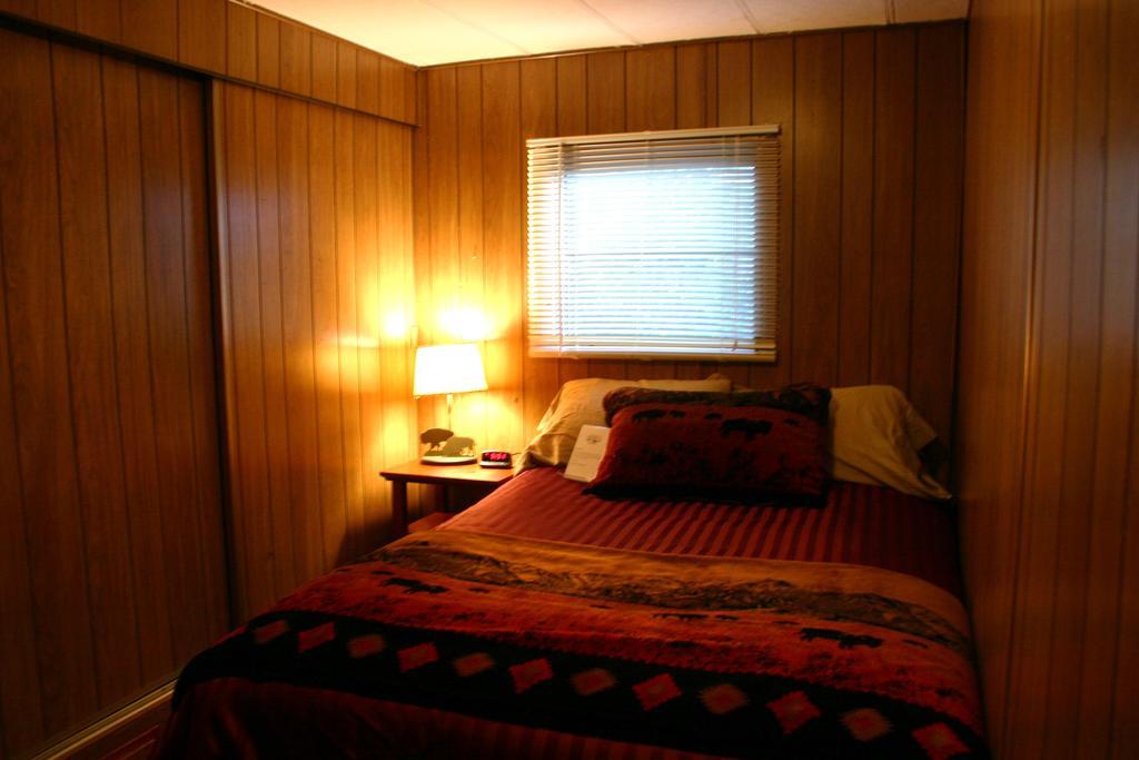ווסט ילוסטון Yellowstone Wildlife Cabins מראה חיצוני תמונה