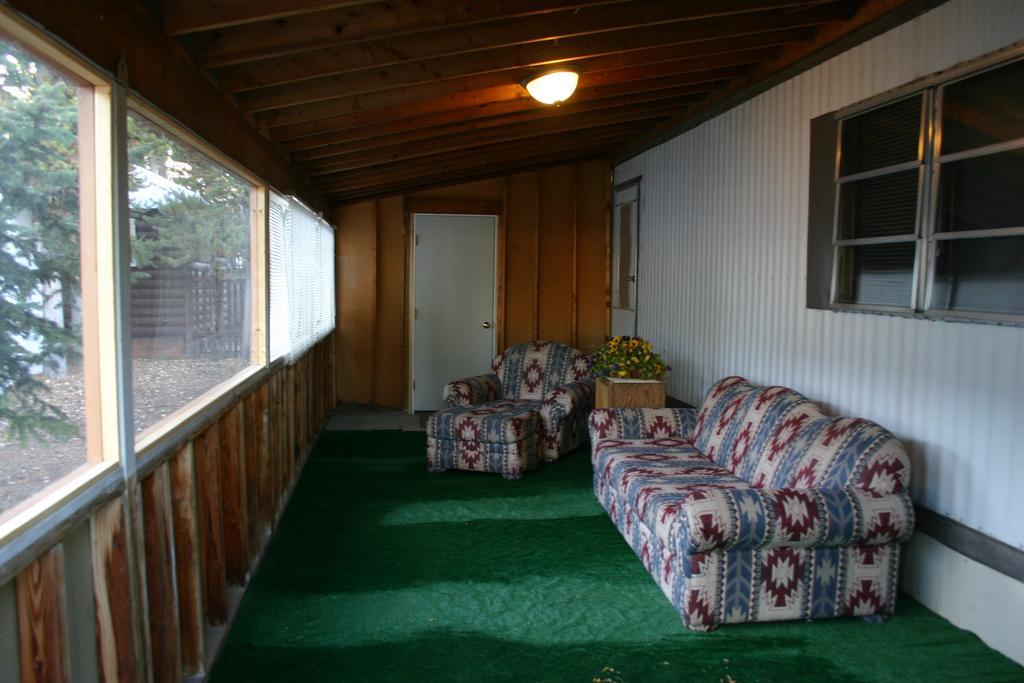 ווסט ילוסטון Yellowstone Wildlife Cabins מראה חיצוני תמונה