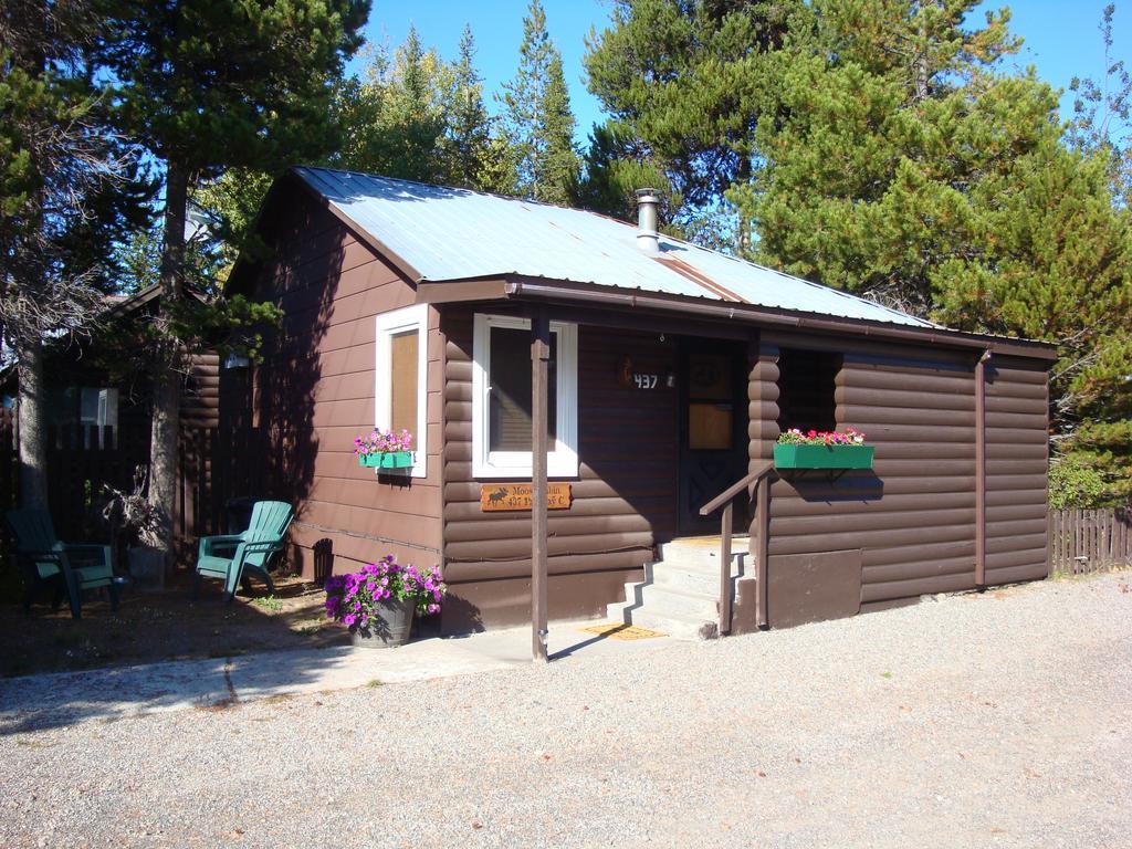 ווסט ילוסטון Yellowstone Wildlife Cabins מראה חיצוני תמונה