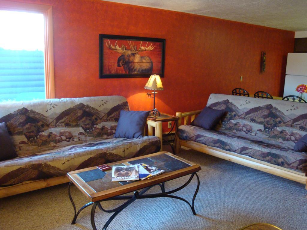 ווסט ילוסטון Yellowstone Wildlife Cabins מראה חיצוני תמונה