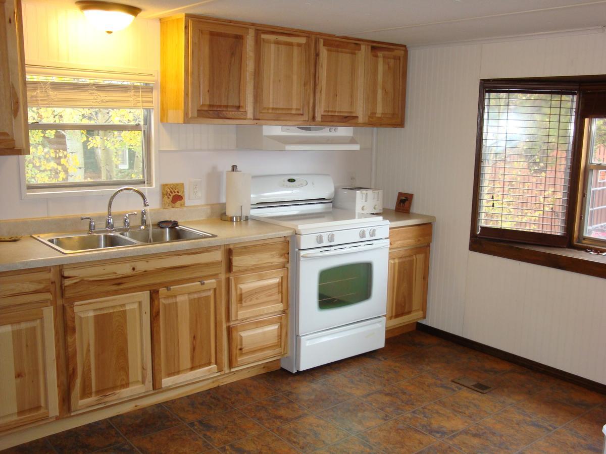 ווסט ילוסטון Yellowstone Wildlife Cabins מראה חיצוני תמונה