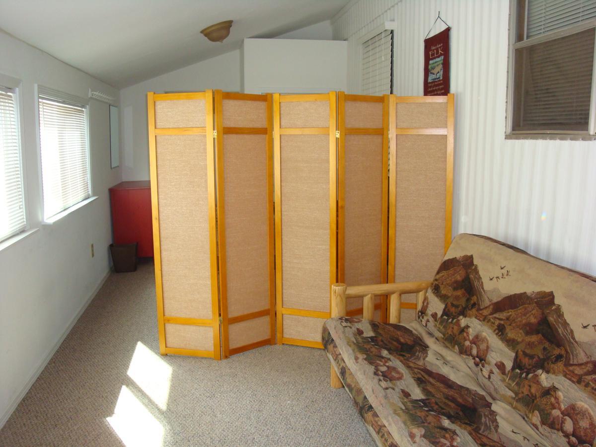 ווסט ילוסטון Yellowstone Wildlife Cabins מראה חיצוני תמונה