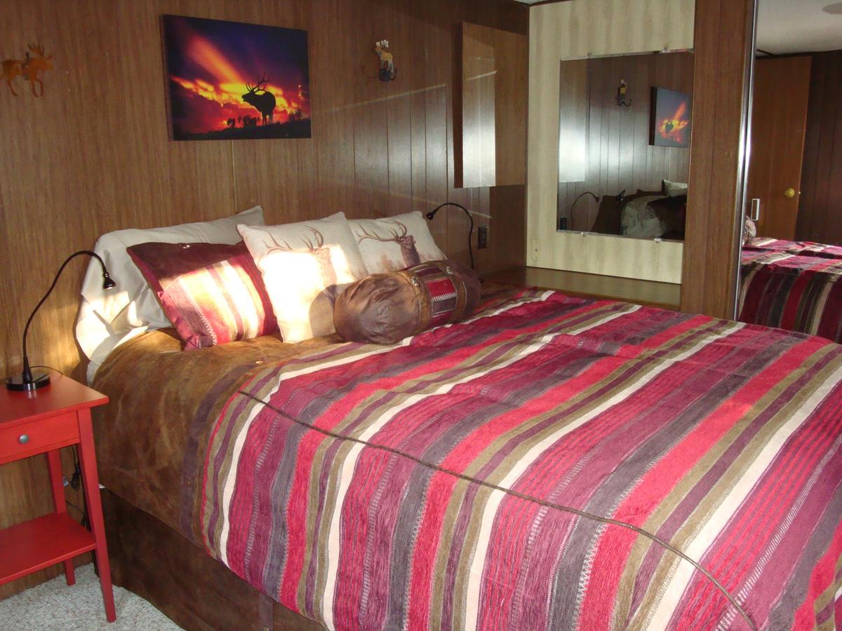 ווסט ילוסטון Yellowstone Wildlife Cabins מראה חיצוני תמונה