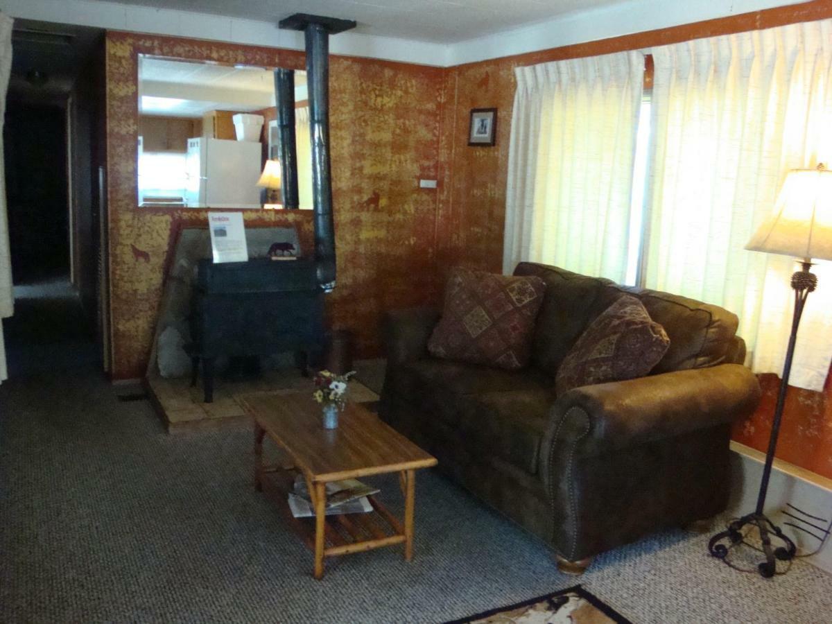 ווסט ילוסטון Yellowstone Wildlife Cabins מראה חיצוני תמונה